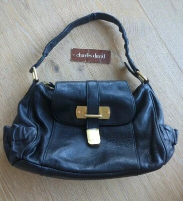 Cartera Charles David Flor de Cerezo Negra LE057506 $250 Foto 1 de 4