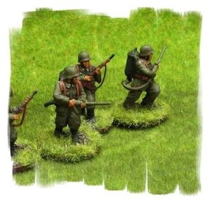 Painted! - German Flame Throwers (4 men) - 28mm WW2 - World War II - Bolt Action - Picture 1 of 2