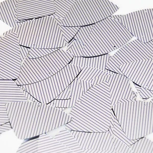 Lentejuelas de costura metálica a rayas de plata púrpura a escala de lentejuelas de 1,5 - Imagen 1 de 2