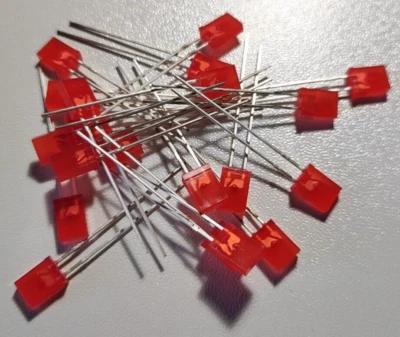 20x LED ROSSO CHIARO RETTANGOLARI, 5mm. x 2mm., "FLAT FRONT", MIC, NUOVI (NOS) - Immagine 1 di 2