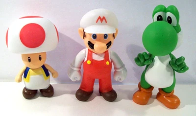 Nintendo Super Mario Vinyl Action Figure Lot, Mario, Yoshi, Toad - Image 1 of 4