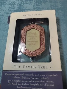 HALLMARK THE FAMILY TREE ORNAMENT - Picture 1 of 7