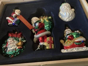 Christmas Gallery Weihnachtsbaum großer Weihnachtsmannschmuck in Holzkiste - Bild 1 von 22