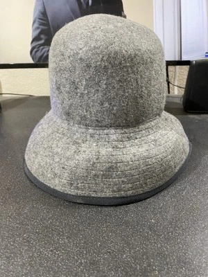 Sombrero gris cubo para mujer Liz Claiborne fieltro lana Cloche Foto 1 de 4