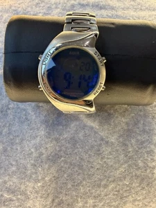 Rarissimo orologio digitale acqua stile mezza luna uomo 39mm unico anni 90 funziona benissimo - Foto 1 di 10