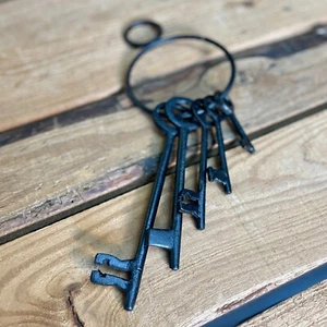 Llaves de la cárcel, estilo antiguo occidental vintage de la cárcel, metal con acabado negro pintado - Imagen 1 de 6