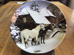NOBLE HORSE PLATE - BOXING DAY - SPODE CHRISTMAS COLLECTION - SUSIE WHITCOMBE - Picture 1 of 3