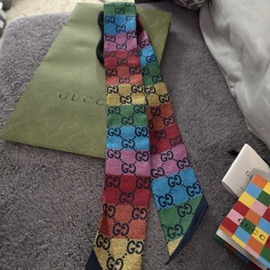 gucci schal kann als stirnband oder jetzt auf handtaschenhaar verwendet werden.  Finale Sale - Bild 1 von 17