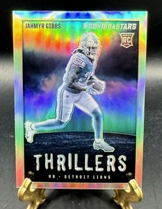 2023 Rookies & Stars Football Jahmyr Gibbs Thrillers Silver Prizm - Picture 1 of 2