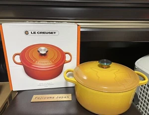 Le Creuset Pokemon 2nd Signature Cocotte Ronde 22cm Nectar Iridescent knob JP - Picture 1 of 17