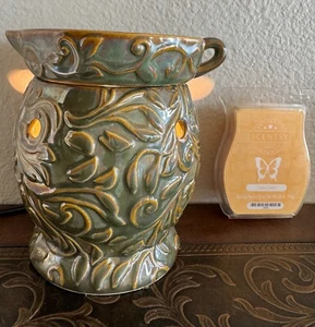 Scentsy Cyprus Full-Size Wax Warmer/Night Light, Beautiful Scroll Detail, Green - Picture 1 of 15