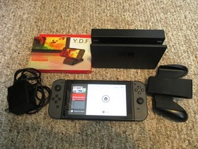 Nintendo Switch System 32GB Console w/Gray Joy-Cons +Charger + Dock & Extras