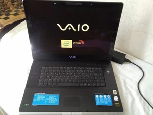 PC Portable Sony Vaio de 17 pouces - Afbeelding 1 van 9