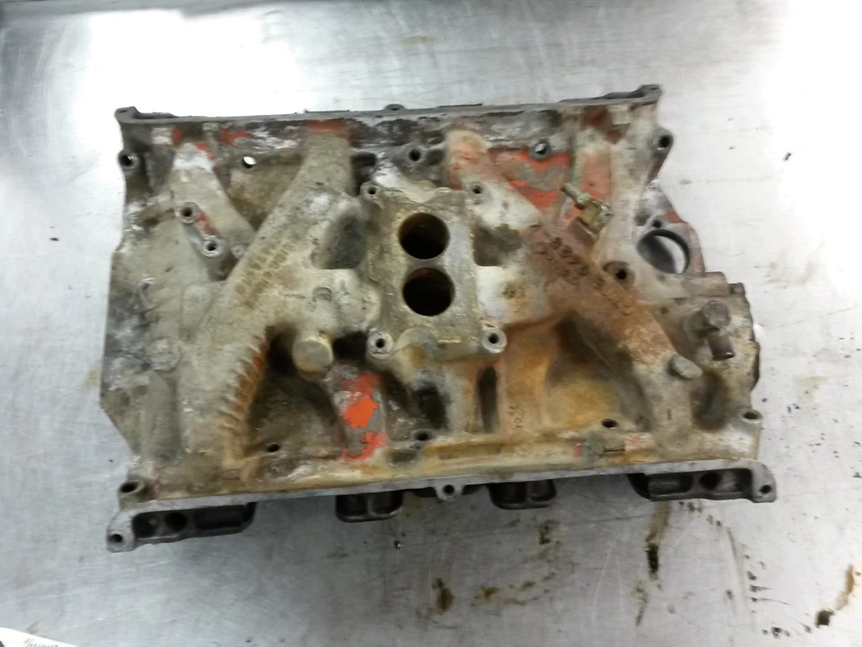 Впускной коллектор для 68-76 Ford F-100 5,9 л C7TE9425K - Изображение 1 из 4