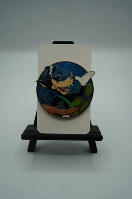 Disney WDI Villains Profile BIG BAD WOLF LE 250 Pin & 3 Little Pigs Pins - Image 1 of 2