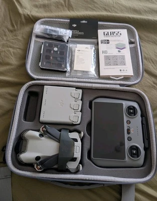 DJI Mini 4 Pro Flymore kit - RC2 -  8h Flying Time - 3 Batteries - ND Filter Kit - Image 1 of 4
