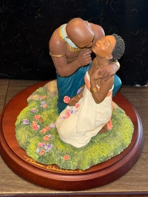 Thomas Blackshear Ebony Visions Statue The Kiss 37034 RARE NEW