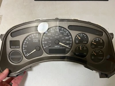 GMC Yukon Chevrolet Tahoe 2001 tablero conjunto MPH 250 k millas.  Foto 1 de 2