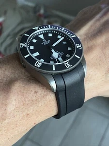 22 mm SCHWARZ Kautschuk Kautschuk Armband TUDOR Pelagos Uhrenarmband BITTE UNTEN LESEN - Bild 1 von 12