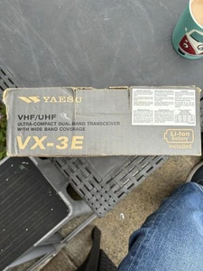 Yaesu VX-3 VHF UHF Transceiver - Photo 1/12