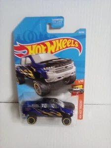 2019 Hot Wheels #83 Hot Trucks '19 CHEVY SILVERADO TRAIL BOSS LT BLUE - Picture 1 of 3