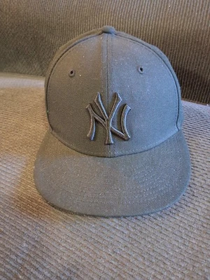 Yankees Logo Youth 9Fifty Classic Triple Black New Era Snapback Hat/Cap - Image 1 of 4