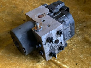 VW Passat 3B ABS-Block Steuergerät Hydraulikblock 8E0614111AB BOSCH / AUDI A4 B5 - Bild 1 von 3