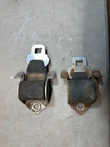 1970 CUDA CHALLENGER E-BODY USED OEM SEAT BELT RETRACTOR SET 2999587 70 9 PICS - Picture 1 of 10