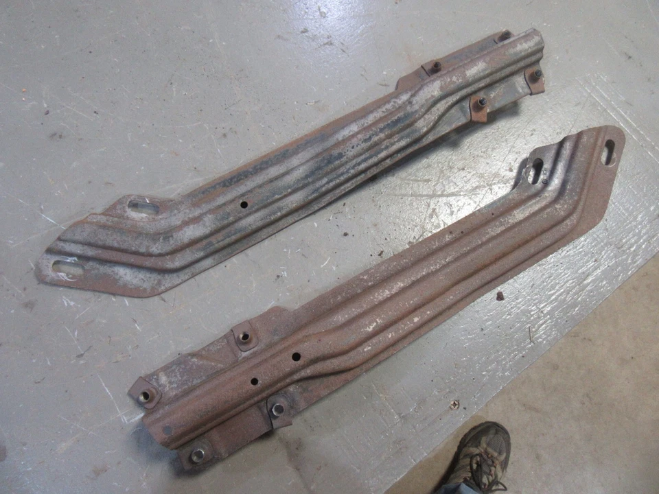 1968 Cadillac седан Deville 4 двери хардтоп передний внутренний крыло монтажные кронштейны - Изображение 1 из 2