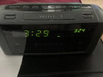 Emerson Research CKS2000 Smart Set Dual Alarm Clock & AM/FM Radio - Image 1 of 4
