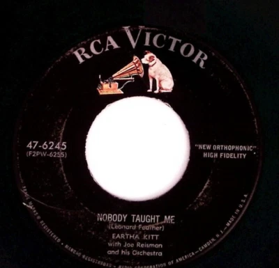 EARTHA KITT NOBODY TAUGHT ME/SHO JO JI  RCA VICTOR RECORDS VINYL 45 72-20 Foto 1 de 3