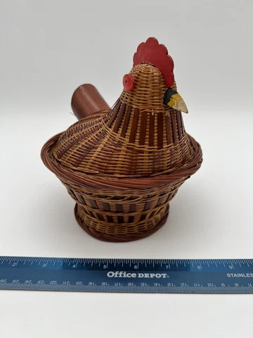 VINTAGE FARMHOUSE CHICKEN HEN ROOSTER WICKER BREAD WEAVE BASKET WITH LID 8x10” Cover