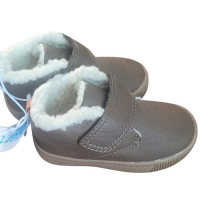 Bota Carter’s Chatham Talla 6 Niño Pequeño Marrón Imitación Gamuza Gancho y Correa de Lazo CF21F12P Foto 1 de 4