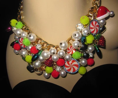 COLLAR BABERO BETSEY JOHNSON NAVIDAD VACACIONES DULCES Y LUCES DECLARACIÓN Foto 1 de 4