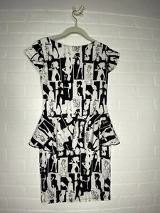 Barbie Print Damen Schößchen Kleid Größe Small 0017 - Bild 1 von 12