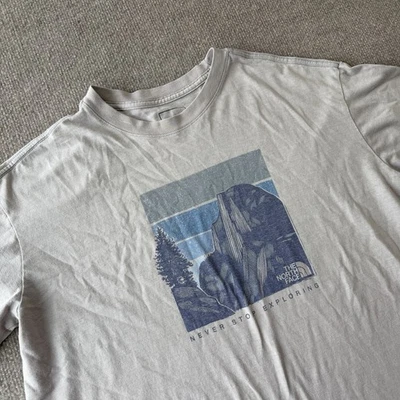 Camiseta para mujer The North Face "Never Stop Exploring" talla grande Foto 1 de 4