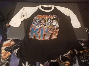 KISS VINTAGE L BASEBALL UNDERSHIRT STYLE T SHIRT 2 SIDED UNMASKED & CREATURES - Picture 1 of 4