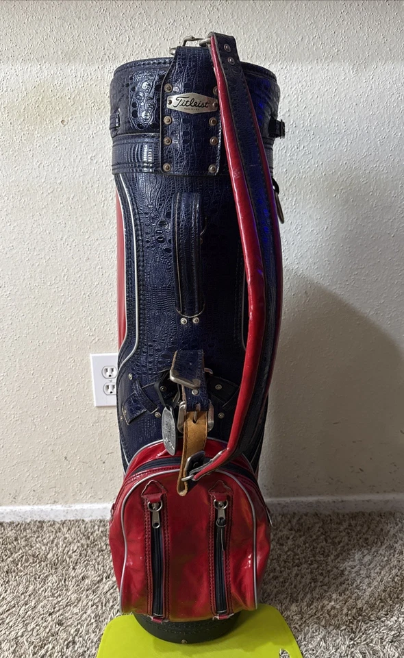 罕见复古 Titleist 红色和海军蓝皮革鳄鱼口音高尔夫球车包美国 — 第 1/4 张图片