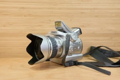 Minolta DiMAGE 7 Digital Camera / 5MP / Tested & Working, Made in Japan - Image 1 of 4