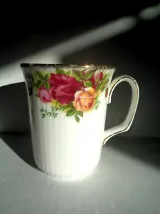 Royal Albert OLD COUNTRY ROSES Bristol Beaker Bone China COFFEE CUP /MUG 1962 - Picture 1 of 11