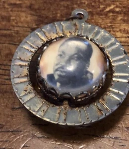 Vintage Dr. Martin Luther King, I Have A Dream Spinner Kugel Anhänger rostig siehe Bilder - Bild 1 von 6