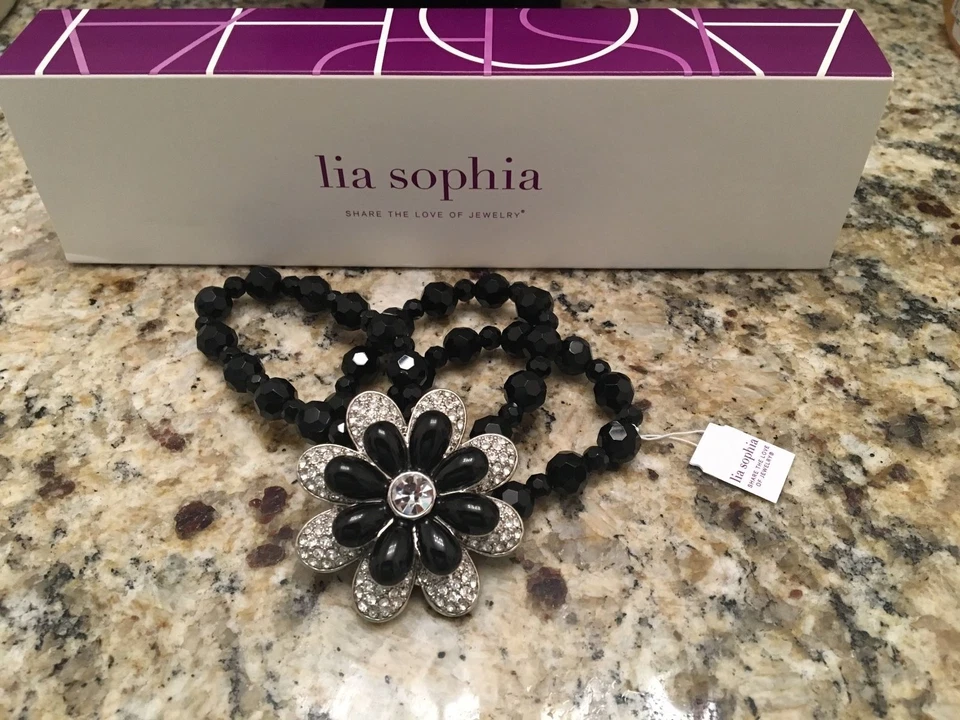 全新带标签 Lia Sophia 紧身胸衣手链 — 第 1/1 张图片