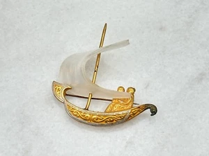 Vintage Japanese Ship Pin Brooch Couple w/ Umbrella Figural Retro - Picture 1 of 3