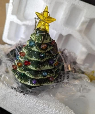 JUEGO 4 MR. NAVIDAD MINIATURA CERÁMICA ÁRBOL ILUMINADO 4 1/2" ADORNO VERDE 920-2 Foto 1 de 4