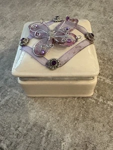 Portagioie in ceramica nastro viola con farfalla. Cerniera 3" mq con coperchio G37 - Foto 1 di 8