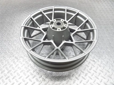 Llanta trasera Harley Davidson Nightster RH975 2024 16x4,25 recta video verdadero Foto 1 de 4