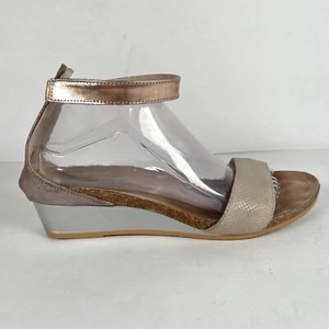 Sandalias de cuña Naot Pixie para mujer talla 41 EE. UU. 10 zapatos con correa al tobillo de cuero beige - Imagen 1 de 9
