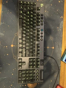 Logitech - Clavier de jeu G915 LIGHTSPEED commutateur à cliquet sans fil pleine grandeur - Photo 1/7