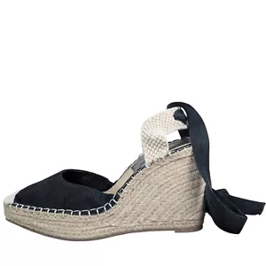 ZARA: Espadrillas nere con tacco a zeppa e cinturini alla caviglia: UK7 : ERA: £59! - Foto 1 di 2
