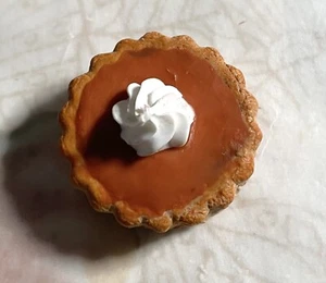 Miniature Dollhouse New 1/12 Scale Pumpkin Pie In Tarte Shell - Picture 1 of 1